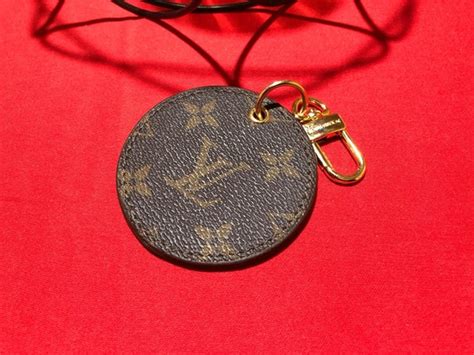 louis vuitton schlüsselanhänger bulldogge|louis vuitton handbag charms.